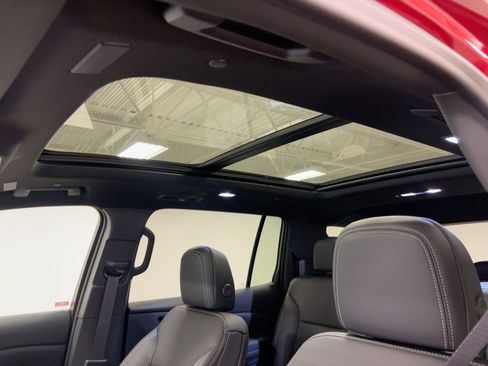 New 2026 Chevrolet Traverse LT w/ Sun and Wheel Package image 16