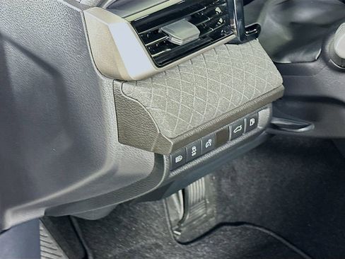 Used 2025 Toyota Camry XLE image 10