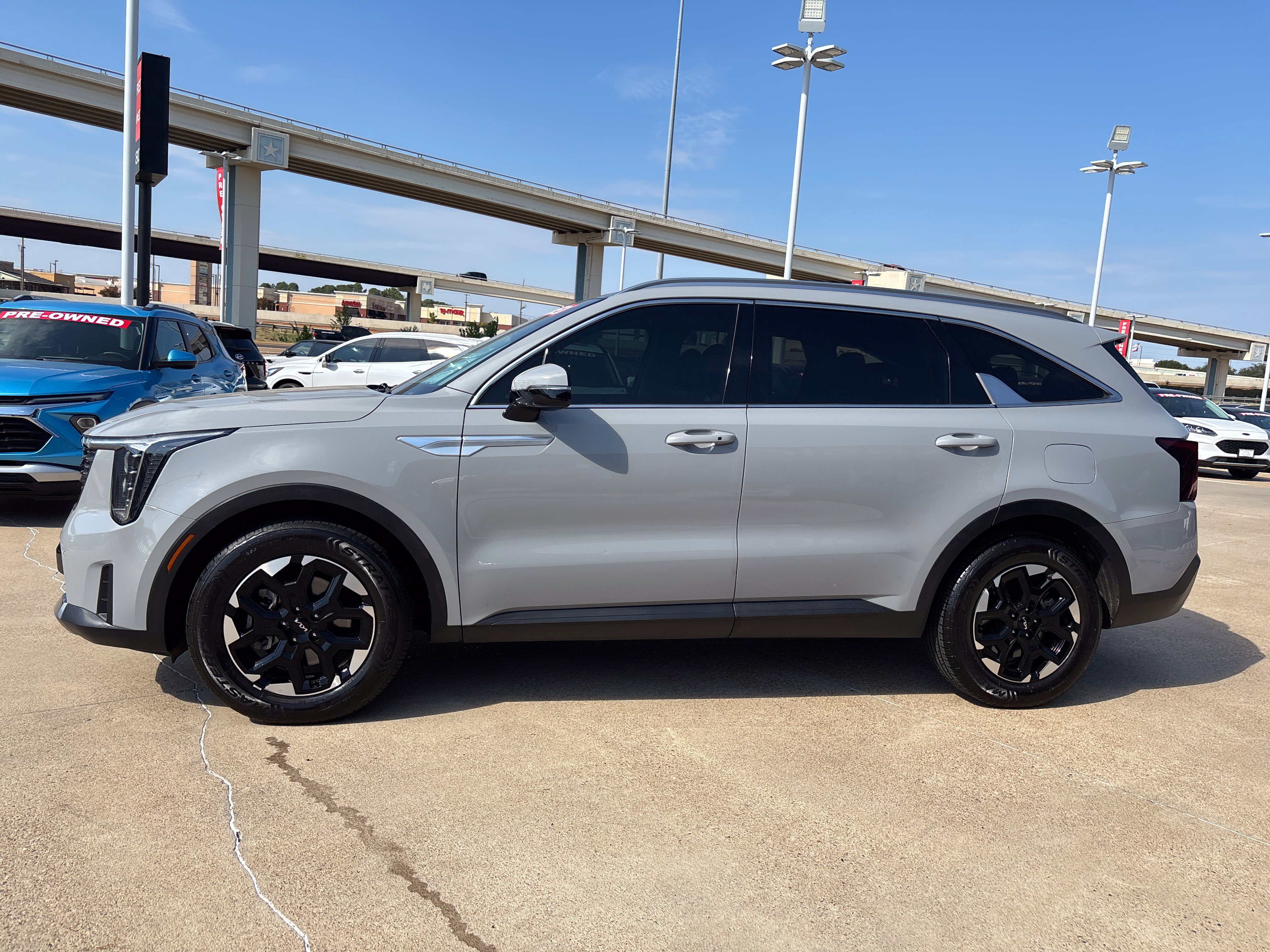 Used 2024 Kia Sorento S w/ Panoramic Sunroof Package FWD image 5