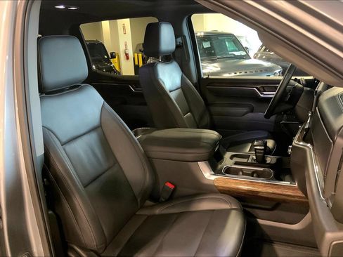 Used 2025 GMC Sierra 1500 Elevation w/ Elevation Premium Package AWD/4WD image 8