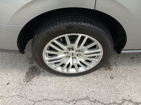 Used 2024 Ford Expedition Limited AWD/4WD image 5