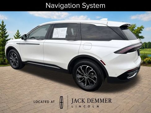 Used 2024 Lincoln Nautilus Premier AWD/4WD image 5