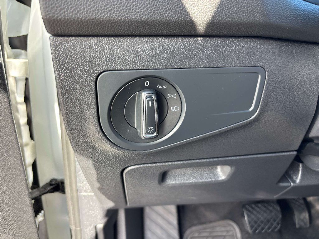 Used 2023 Volkswagen Tiguan SE AWD/4WD image 19