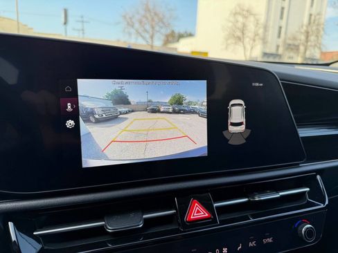 Used 2024 Kia Niro EX Touring image 37