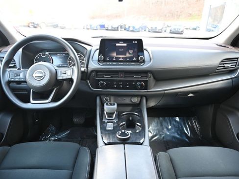 Used 2023 Nissan Rogue S image 11