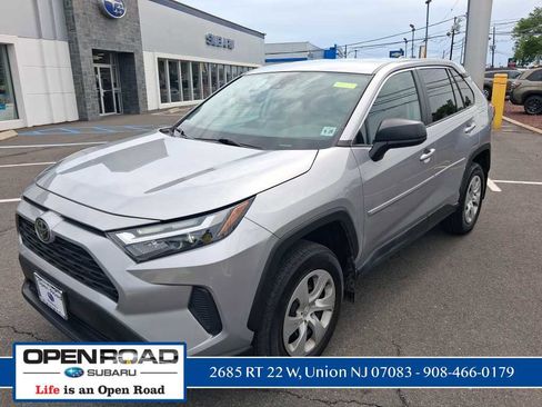 Used 2023 Toyota RAV4 LE AWD/4WD image 3