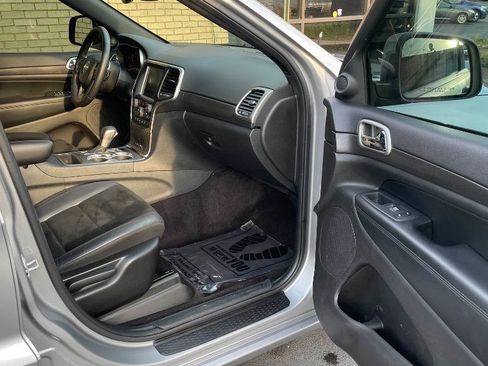 Used 2017 Jeep Grand Cherokee Altitude RWD image 19
