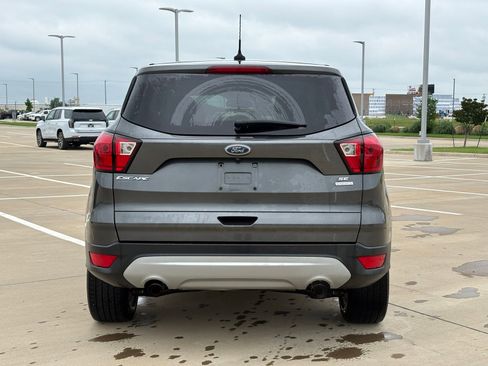 Used 2019 Ford Escape SE FWD image 6