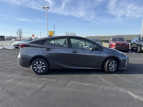 Used 2022 Toyota Prius XLE image 10