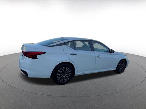 Used 2025 Nissan Altima 2.5 SV FWD image 15