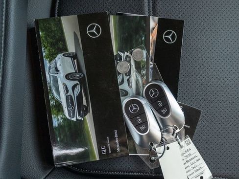 Used 2025 Mercedes-Benz GLC 300 4MATIC image 16