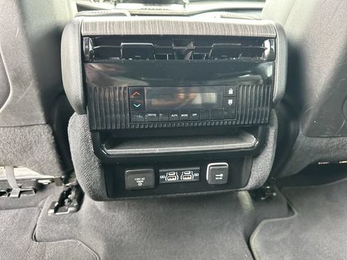 Used 2024 Jeep Wagoneer Series II w/ Flexible Seating Group AWD/4WD image 24