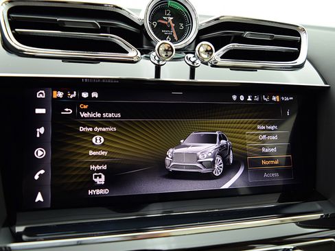 Certified 2023 Bentley Bentayga Plug-In Hybrid AWD/4WD image 21