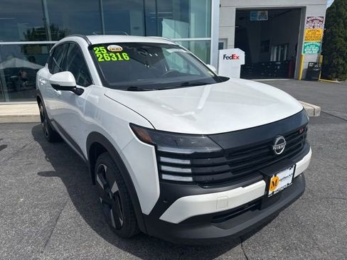 Used 2025 Nissan Kicks SR AWD/4WD image 2
