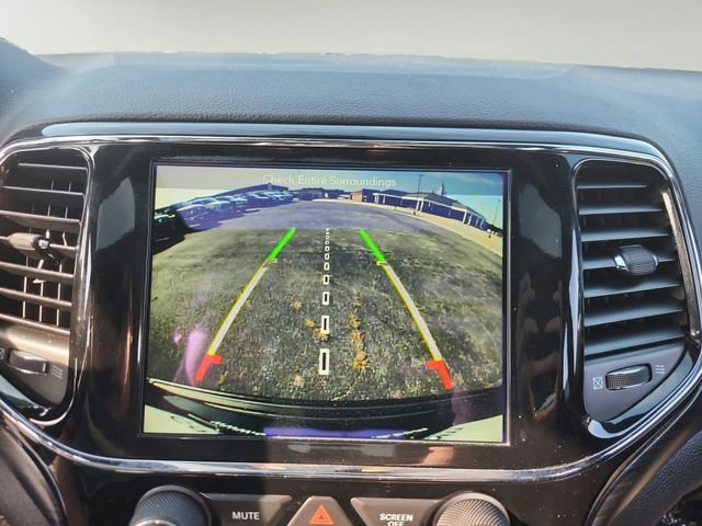 Used 2019 Jeep Grand Cherokee Altitude AWD/4WD image 15