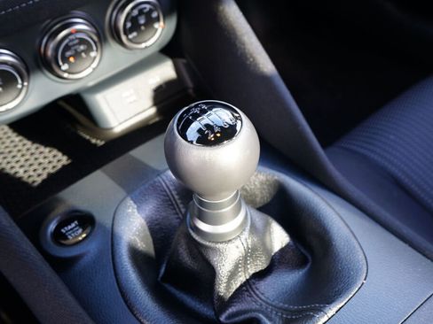 Used 2025 Nissan Z Sport w/ Floor Mat Package image 15