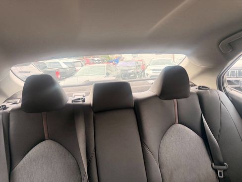 Used 2018 Toyota Camry LE FWD image 20