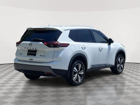 Certified 2025 Nissan Rogue SL w/ SL Premium Package AWD/4WD image 5