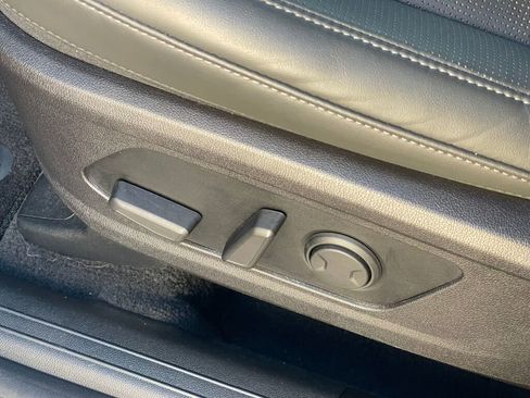 Used 2024 Kia Sorento S image 11