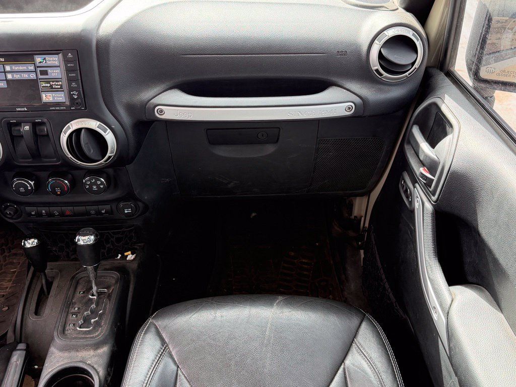 Used 2017 Jeep Wrangler Rubicon AWD/4WD image 11