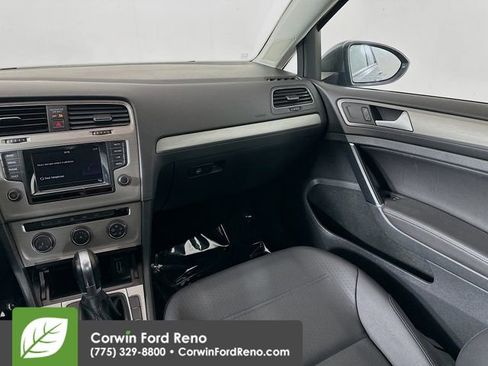 Used 2015 Volkswagen Golf S image 21
