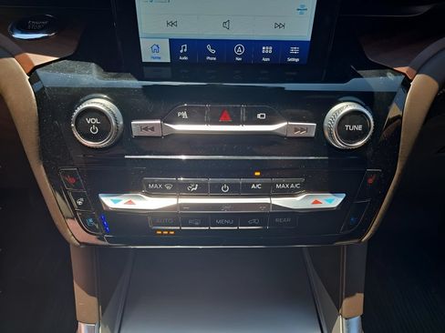 Used 2023 Ford Explorer King Ranch w/ Technology Package AWD/4WD image 19