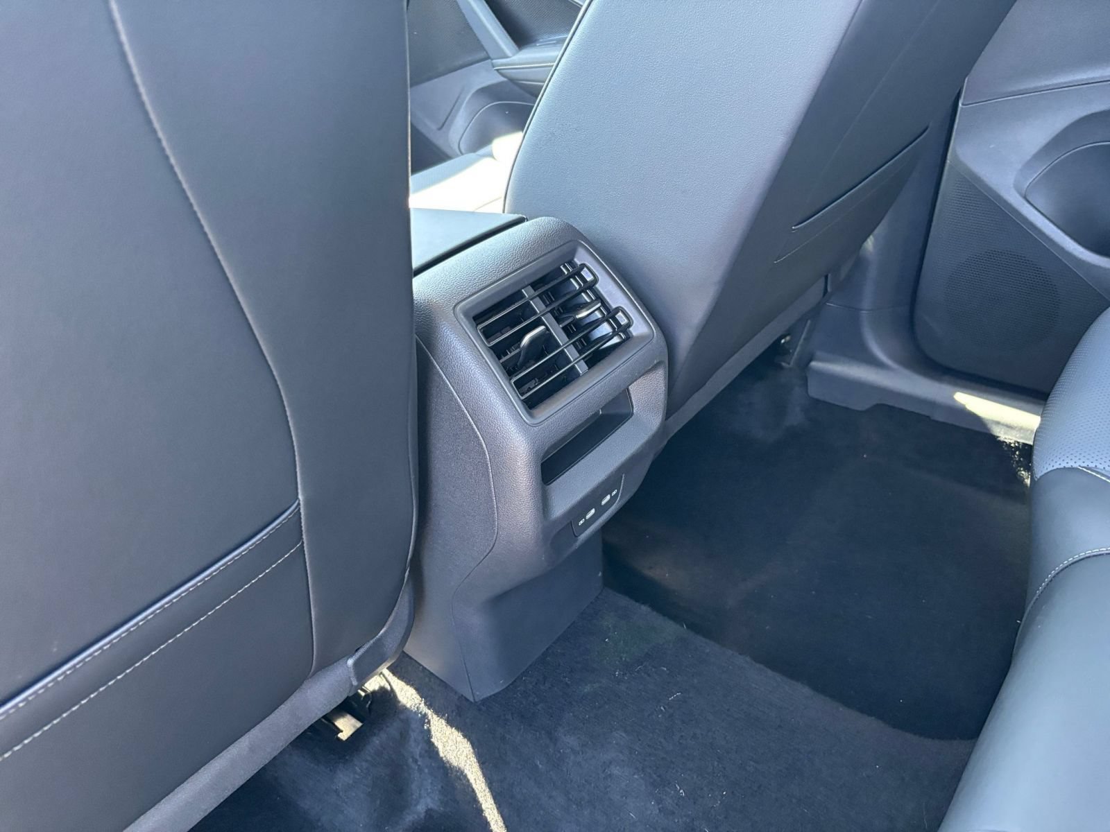 Used 2026 Volkswagen Tiguan SE AWD/4WD image 24