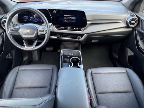 Used 2025 Chevrolet Equinox LT w/ Convenience Package II image 12