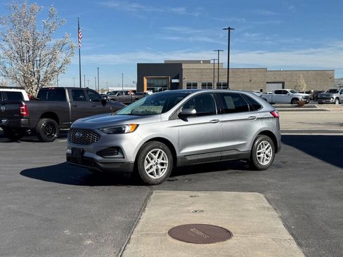 Used 2023 Ford Edge SEL w/ Cold Weather Package image 5