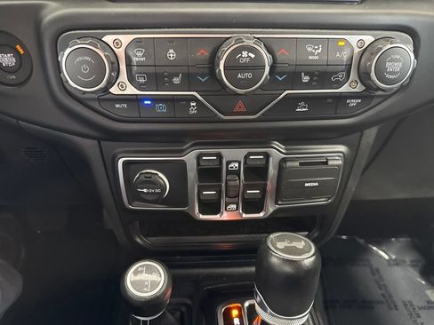 Used 2023 Jeep Wrangler Unlimited Sahara w/ Cold Weather Group AWD/4WD image 19