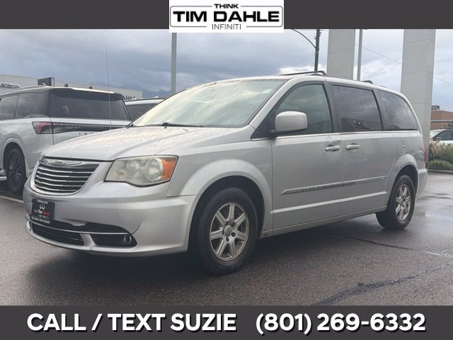 Used 2012 Chrysler Town & Country Touring w/ Entertainment Group #1 FWD image 5