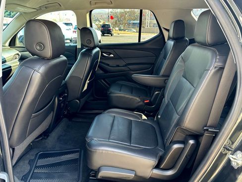 Used 2021 Chevrolet Traverse LT image 9