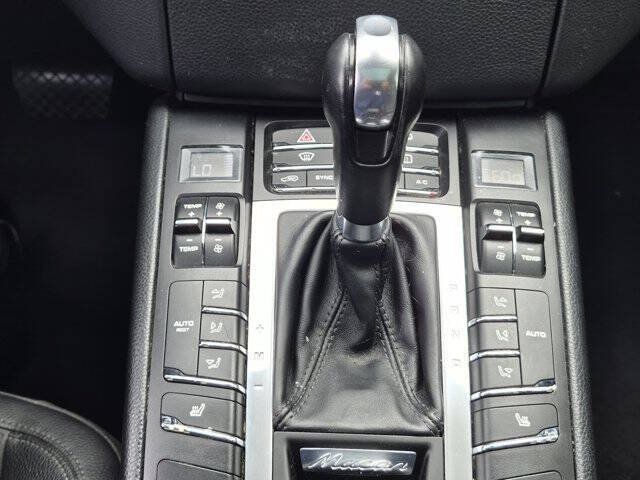 Used 2018 Porsche Macan AWD/4WD image 24
