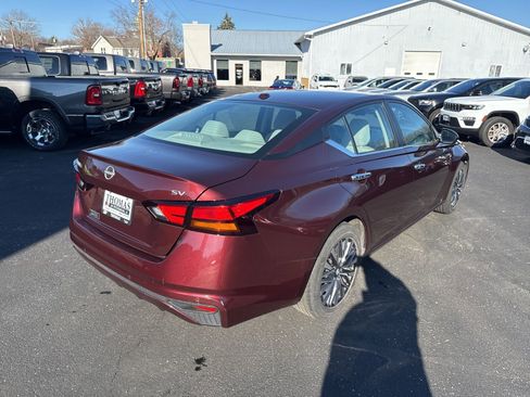 Used 2024 Nissan Altima 2.5 SV image 7