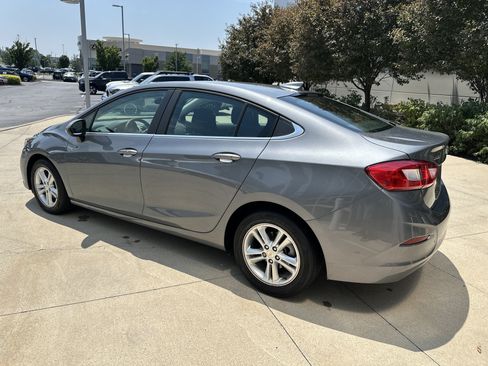 Used 2018 Chevrolet Cruze LT w/ Convenience Package FWD image 7