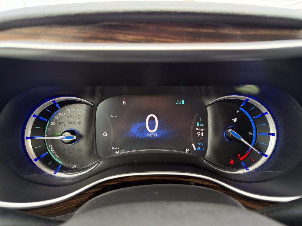 Used 2022 Chrysler Pacifica Limited w/ Uconnect Theater Family Group FWD image 28