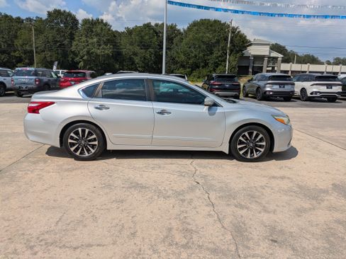 Used 2016 Nissan Altima 2.5 SL w/ 2.5 Technology Package image 5