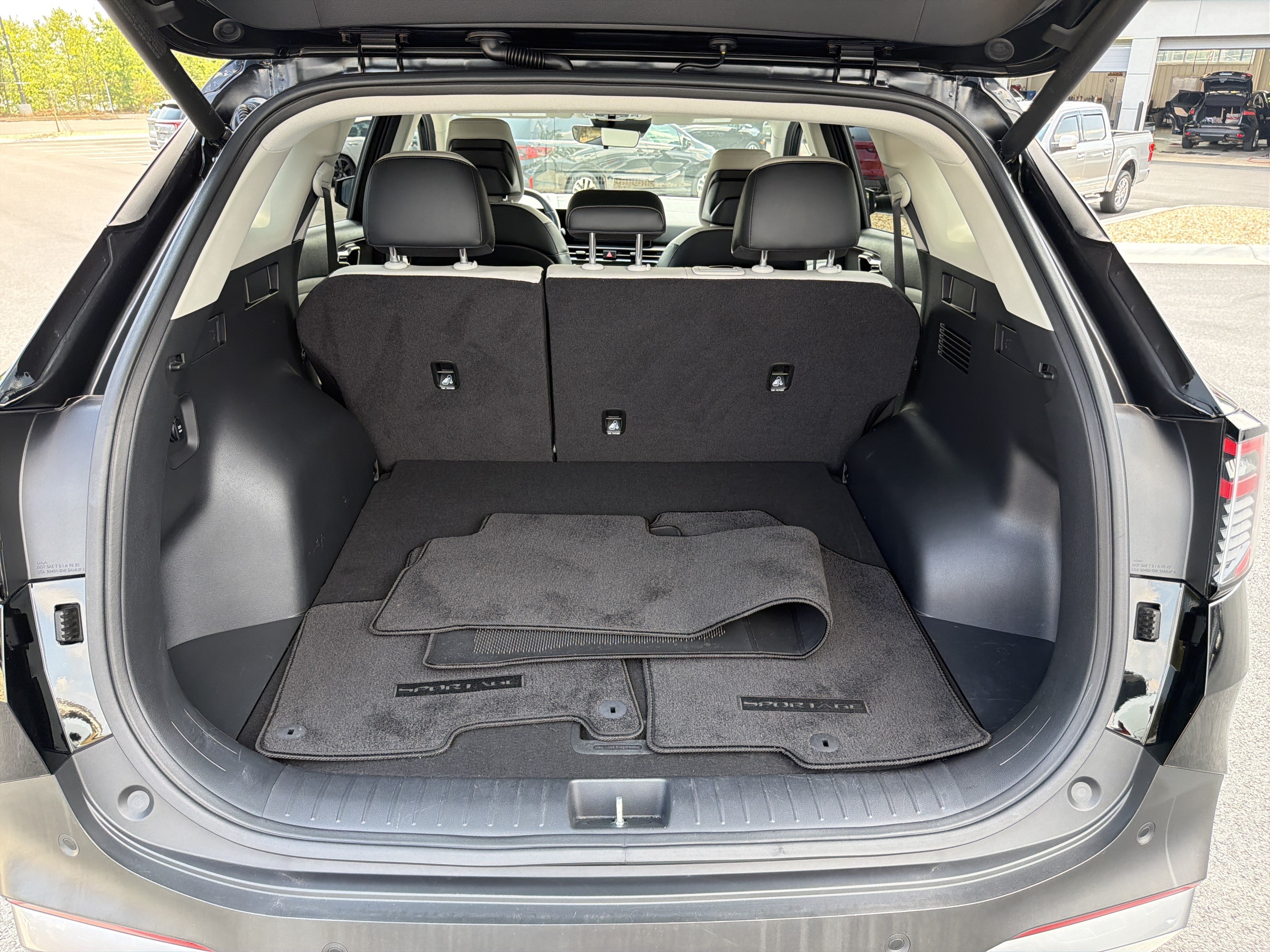 Certified 2026 Kia Sportage EX w/ EX Panorama Roof Package FWD image 18