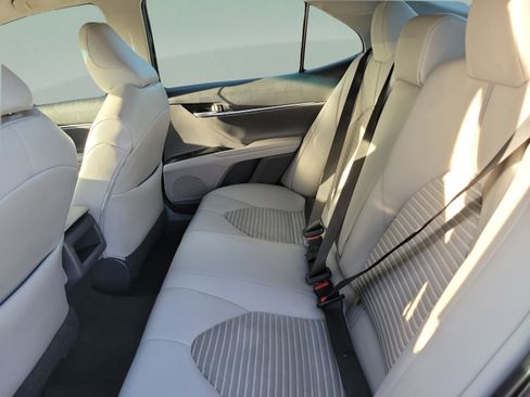 Used 2018 Toyota Camry SE w/ Convenience Package FWD image 6