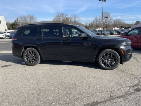 Used 2023 Jeep Grand Cherokee L Summit w/ Advanced Protech Group IV image 2