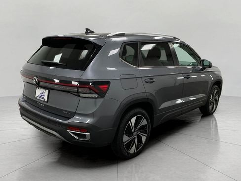 Used 2025 Volkswagen Taos SE AWD/4WD image 33