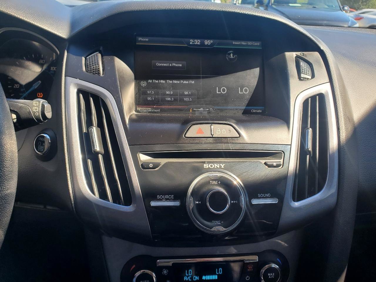 Used 2014 Ford Focus Titanium FWD image 19