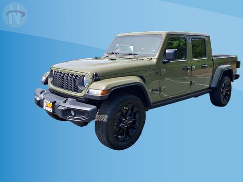 Used 2025 Jeep Gladiator Sport AWD/4WD image 4