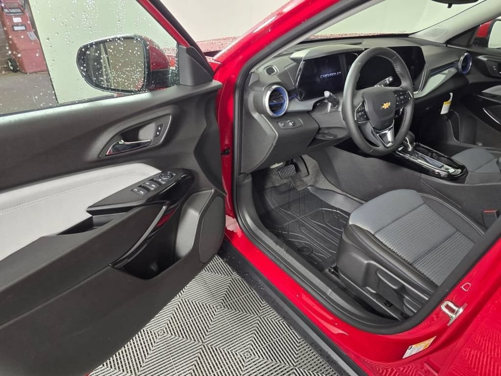 Used 2026 Chevrolet Trax LT w/ Driver Confidence Package FWD image 21