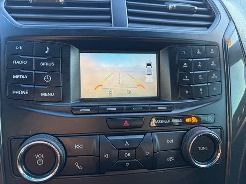 Used 2019 Ford Explorer XLT AWD/4WD image 21