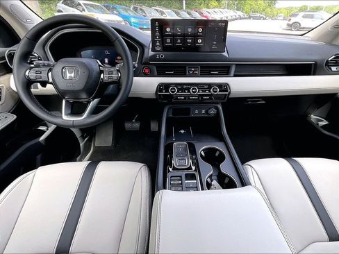New 2026 Honda Pilot Touring image 12