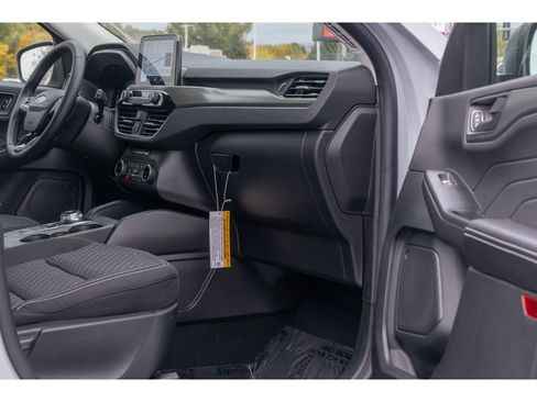 Used 2025 Ford Escape Active w/ Cold Weather Package AWD/4WD image 9