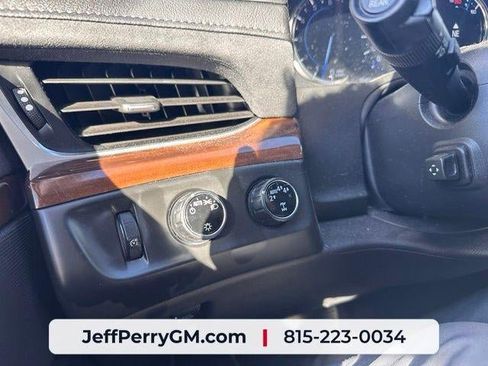 Used 2020 Cadillac Escalade Premium Luxury AWD/4WD image 11