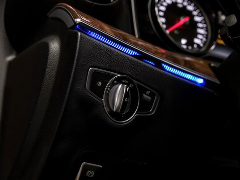 Used 2017 Mercedes-Benz E 300 image 26