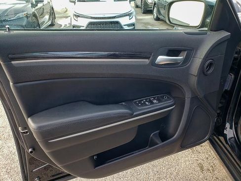 Used 2020 Chrysler 300 Touring w/ Sport Appearance Package image 9